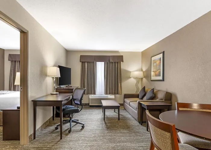 Waterpark hotels Best Western Plus Pembina Inn & Suites