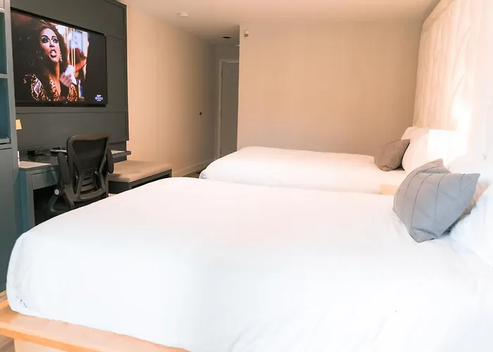 Motel: Hotel Civilia Lakeside By Civilia Golf Retreat