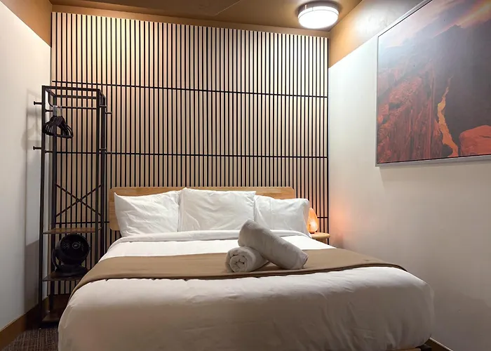 Hotel near College: Park City Hostel