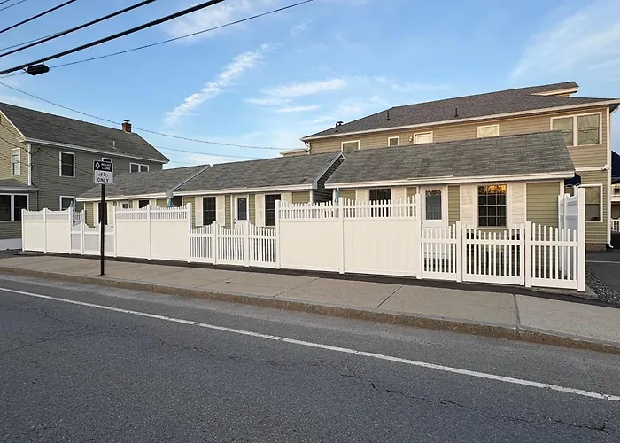 Moontide Motel, Apartments, And Cabins
