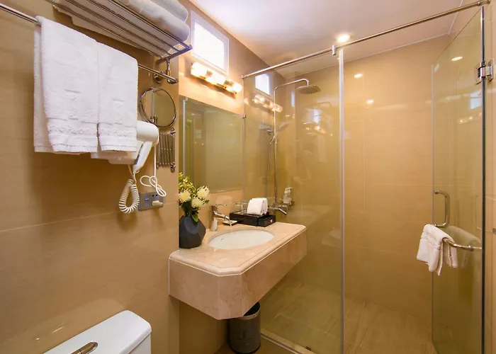 Paon Spa & Sky Bar