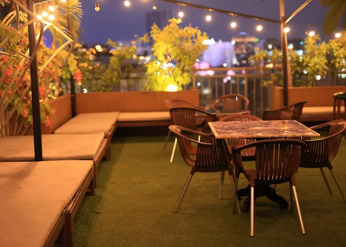 California Saigon Hotel & Rooftop Pool
