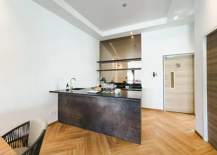 The White House - Serviced Residences By Cove & Belle Living