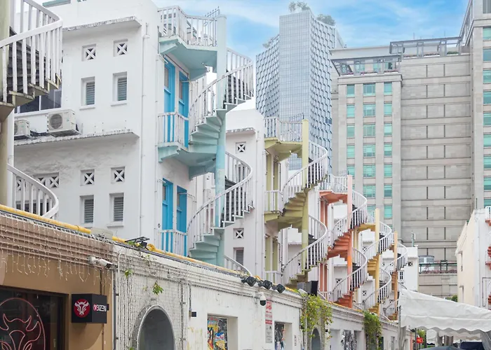 The White House - Serviced Residences By Cove & Belle Living
