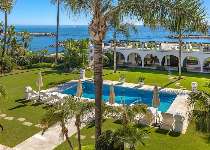 Frontline El Martinete With Picasso Pool