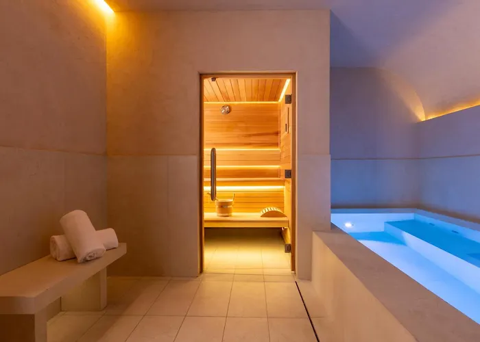 Resort: Almarine Eiffel Hotel & Spa By Malone