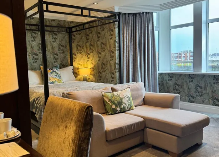 5 star hotel: Number One South Beach