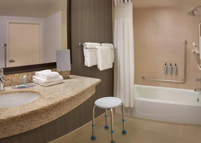 Courtyard By Marriott Highway 401