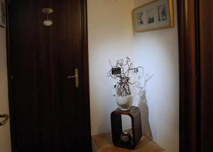 Luxury hotel only: Aquarius Inn