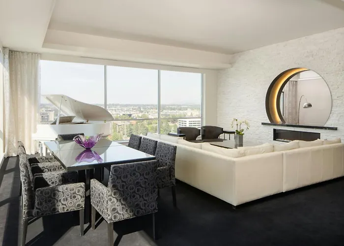 The Davenport Grand, Autograph Collection