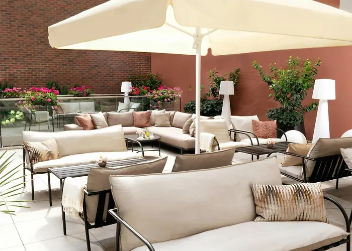 Central hotel: Leonardo Boutique Hotel Krakow Old Town