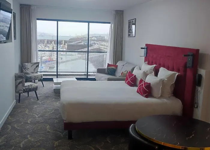 Le Barracuda&Spa, Centre Port, pieds dans l'eau, vue mer