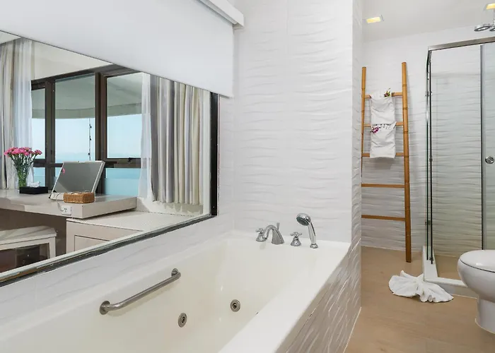 5 star hotels Jomtien Palm Beach & Resort - Family-Friendly