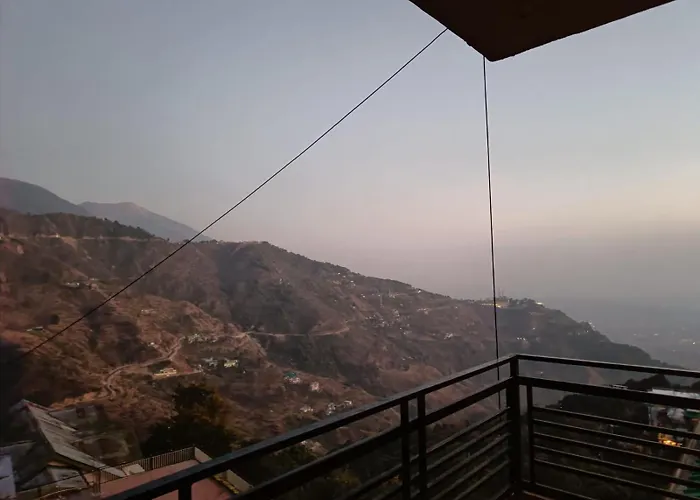 Kid friendly hotel King Castle Mcleodganj-Centrally Heated And Air Cooled- Near Mall Road - Free Parking