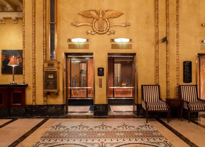 Hotel with pool: The Roosevelt Hotel New Orleans - Waldorf Astoria Hotels & Resorts