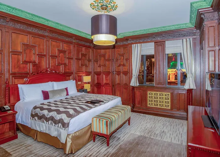 Fairmont Peace Hotel On The Bund