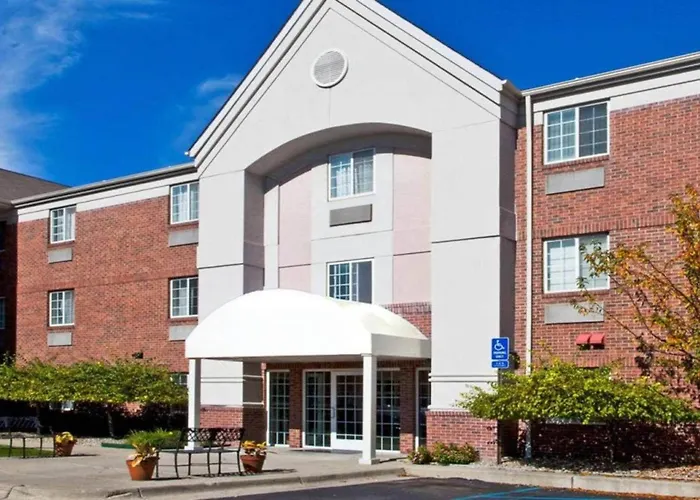 Dog friendly hotels Sonesta Simply Suites Detroit Southfield