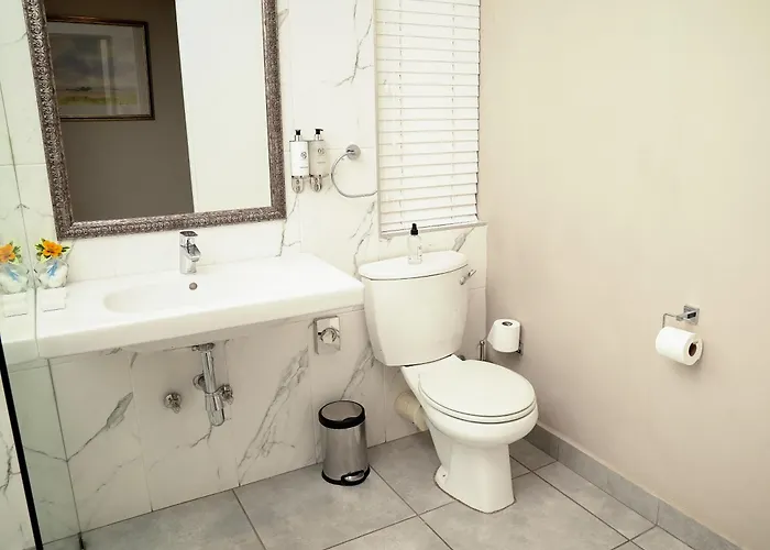 Beach hotel: Cedarwoods Of Sandton