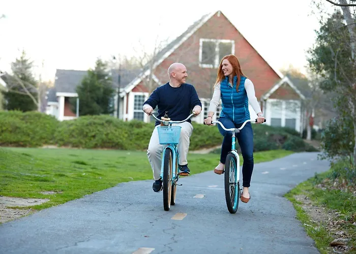 Hotel with Tennis: Avila Village Inn