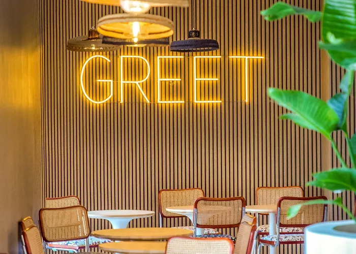 greet hotel Salon de Provence