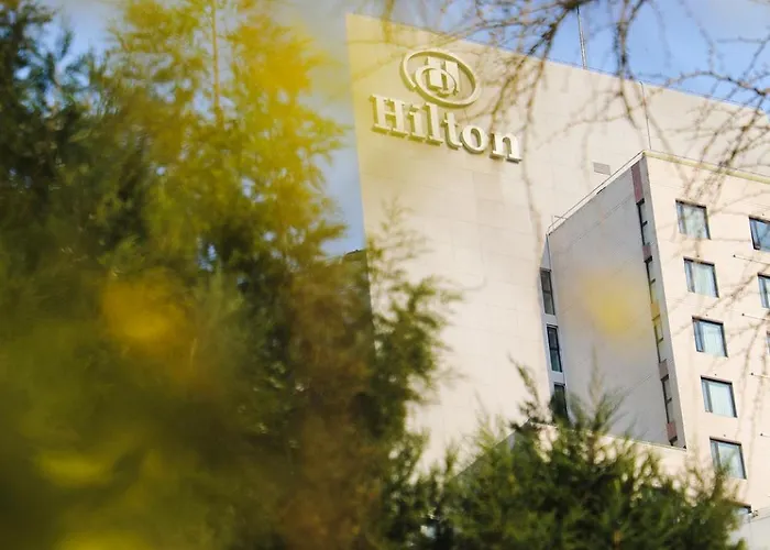 Hotel with pool: Hilton Beijing