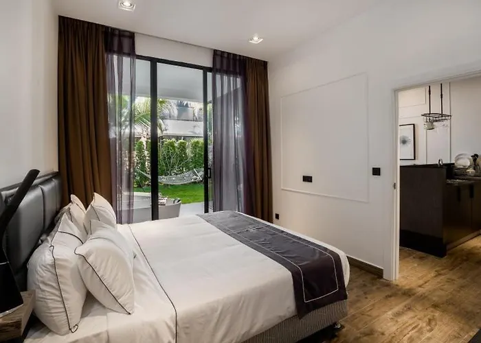 White Boutique Hotel And Restaurant