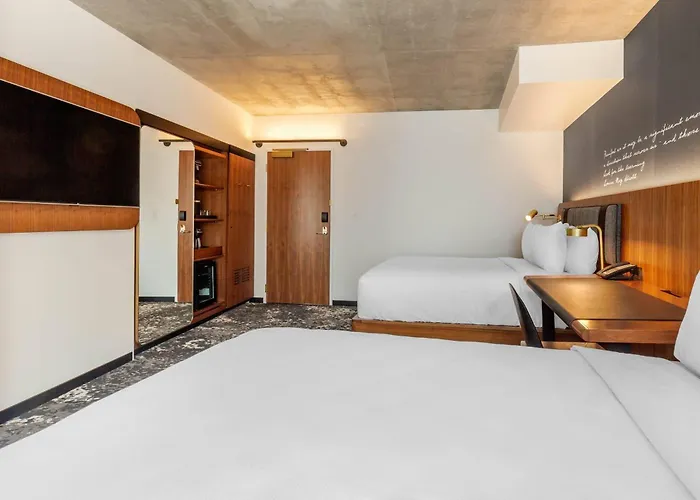 Luxury hotel only: Cambria Hotel Boston Downtown - Seaport
