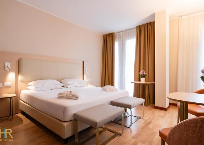 Luxury hotel only: Hotel Raffaello