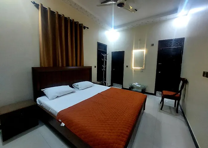 Guests house Family Guest House In Gulshan-E-Iqbal, Block-10