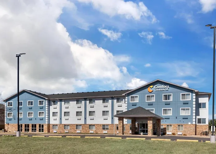 Dog friendly hotels Quality Inn & Suites Wisconsin Dells Downtown - Waterparks Area Newly Renovated 2026