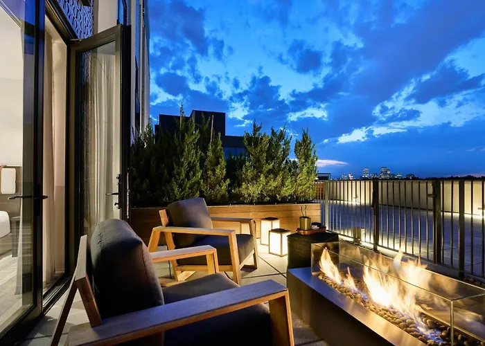 Hot Tub in Room Halcyon - A In Cherry Creek