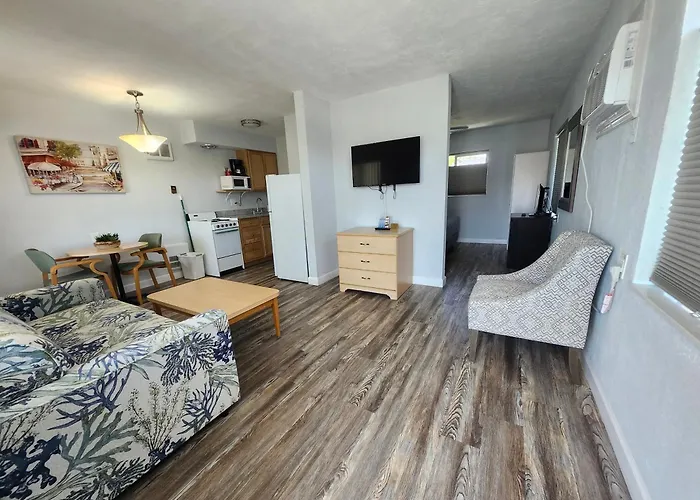Johns Pass Beach Motel
