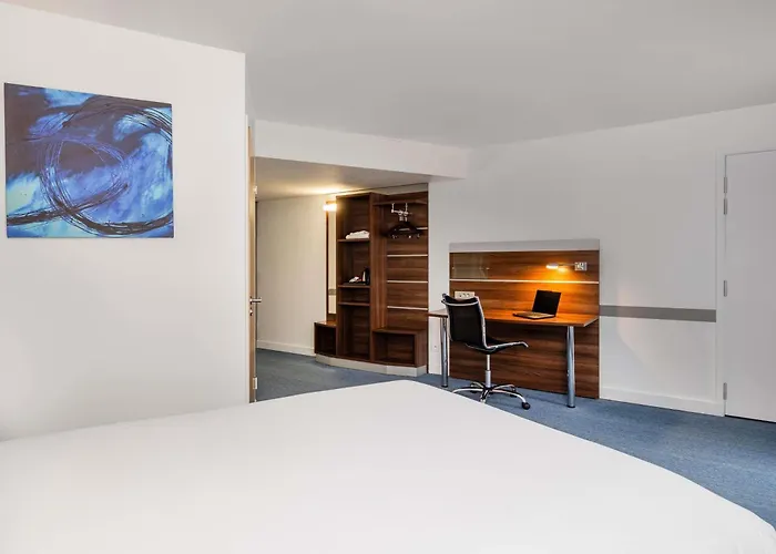 Holiday Inn Express Marseille Saint Charles, an IHG Hotel