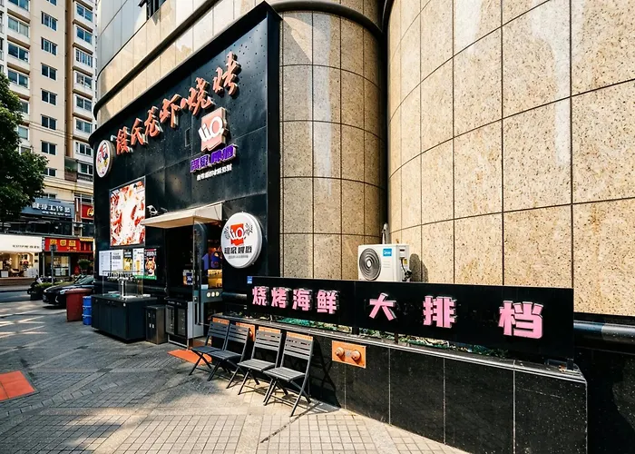 Сity center hotels Holiday Inn Shanghai Nanjing Road By Ihg