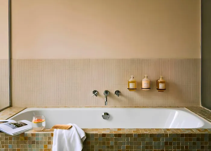 Chambers Hotel Central Park South, Sonder By Marriott Bonvoy