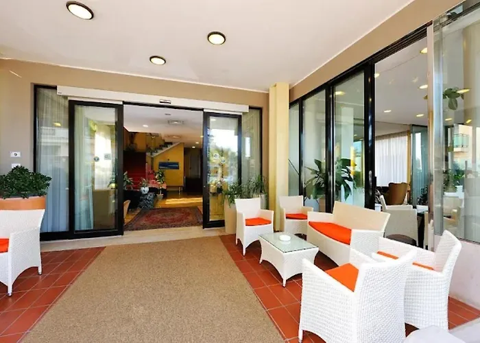 Hotel Con Piscina Sirius