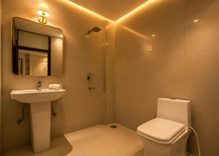 Baba Deluxe Near Railway Station And City Center -By Rcg s