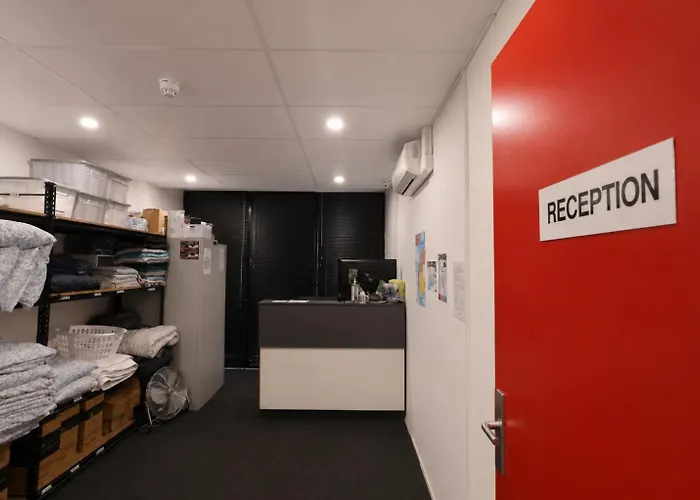 Perth City Backpackers - Note - Valid Passport Required To Check In