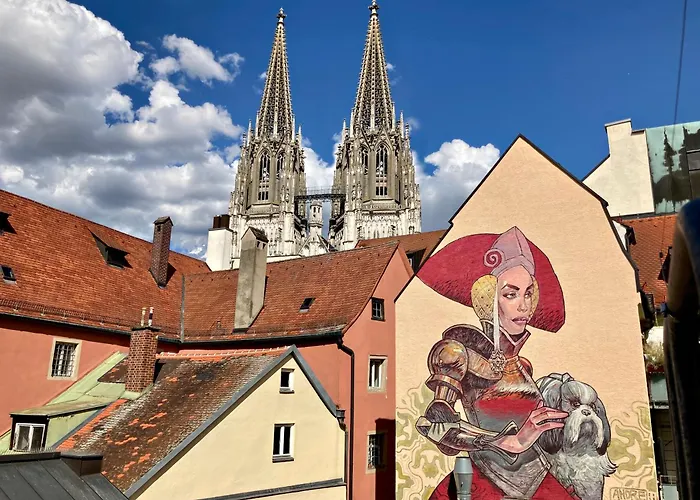 Muenchner Hof Und Blauer Turm