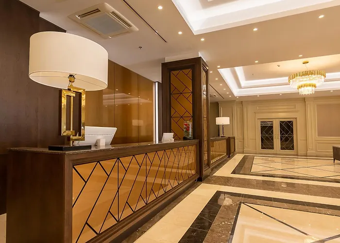 Astoria Grand