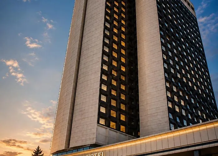 Astoria Grand
