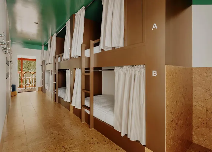 Beach Hotels Halse Lodge Noosa Heads