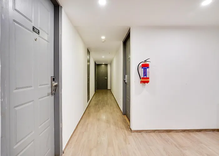 Super Townhouse Oak Indiranagar
