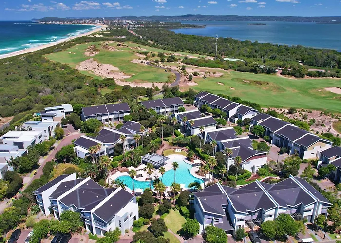 Hotels with tennis Pullman Magenta Shores Resort