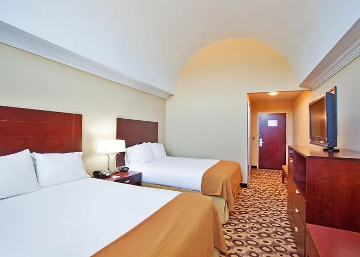 Holiday Inn Express & Suites Macon - I-475 By Ihg