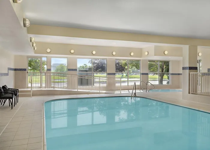 Hotels with pool Towneplace Suites By Marriott Chicago Naperville