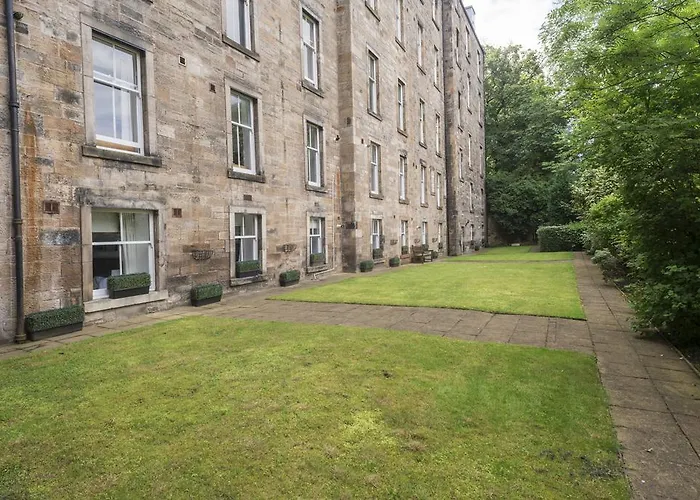 Self catering: Fountain Court Apartments - Royal Garden