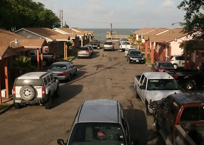 Motel: Bayfront Cottages