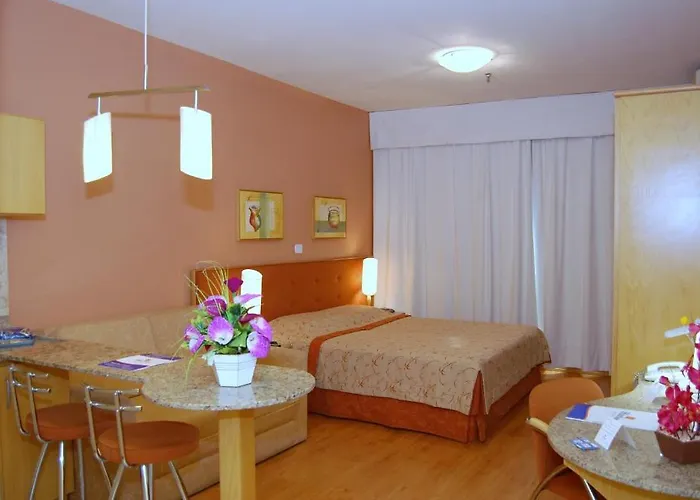 Harbor Regent Suites