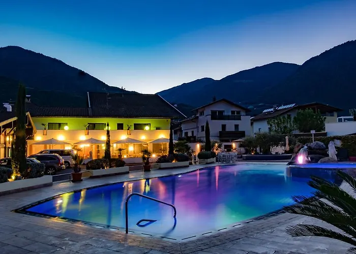 SCHLOSSHOF SÜDTIROL - Hotel&Camping Resort